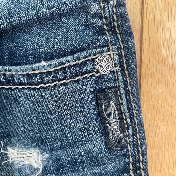 - SILVER SUKI DISTRESSED JEANS WITH STRETCH-27-33 - 99 cotton/ 1 spandex- sexy! - Picture 5 of 10